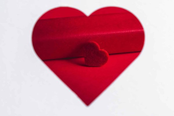 Quali attività extracurricolari suggerire per stimolare la creatività in studenti delle scuole superiori?